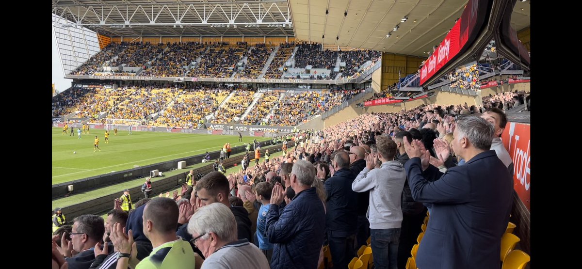 IanCheeseman's tweet photo. Among the guests on my vlog from Wolves are former #ManCity players Steve Daley & Scott Kay, plus great City fans & much more!
#WOLMCI #WolvesManCity #wolves
Thanks to @rrg_group @JamesTCobbler & @howardssols 👏
🎬 https://t.co/1NP6noCqju https://t.co/D5xmxpanAJ
