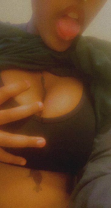 god there is nothing more i want than for my dom to come overstimulate me until i&rsquo;m at the point of tears<a href="/tag/boobs"class="tags"><span>#boobs</span></a>