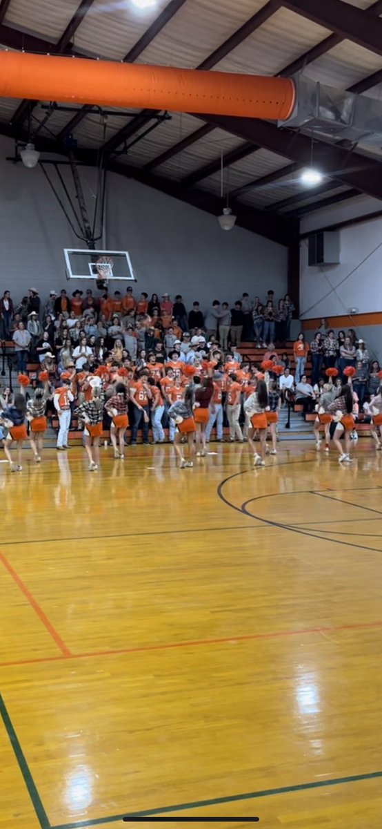 ClarkePrepCheer's tweet photo. The Little Gators cheered &amp; the big Gators “Lassoed the Rebels” — 3 big wins in a row! And now it’s time to get ready for Homecoming! 🧡🐊📣 #CPS #GatorsCheer #BeatTheRebels #SayCongratulations https://t.co/ItLqN5sOad