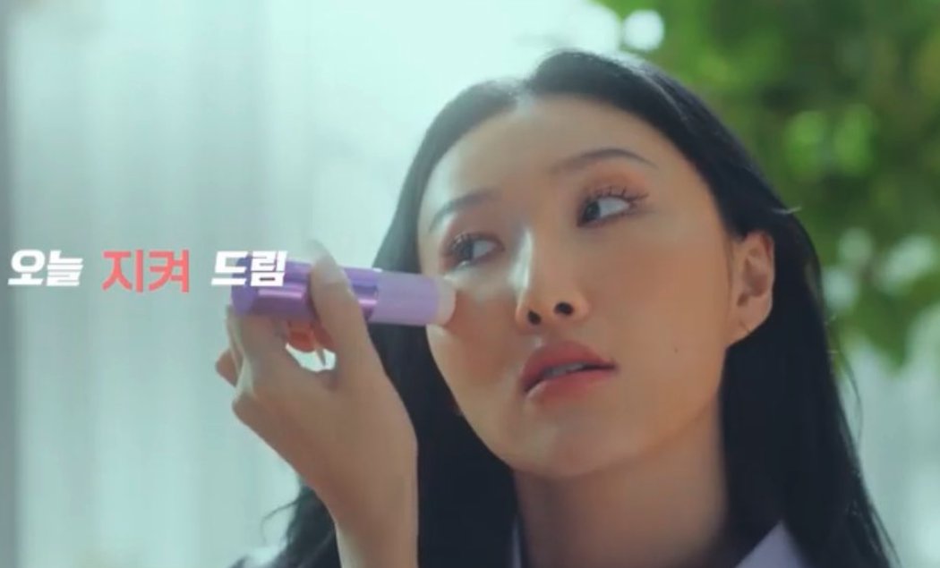 gararosita's tweet photo. mamamoo this week:
leader solar as the only female judge in #astarisborn
rapper moonbyul doing main vocal sh*t in #2ndworld
ace wheein w/ a live band  at #rainbowfestival
maknae hwasa's face is all over korea for #oliveyoung https://t.co/JxzdWwTdom