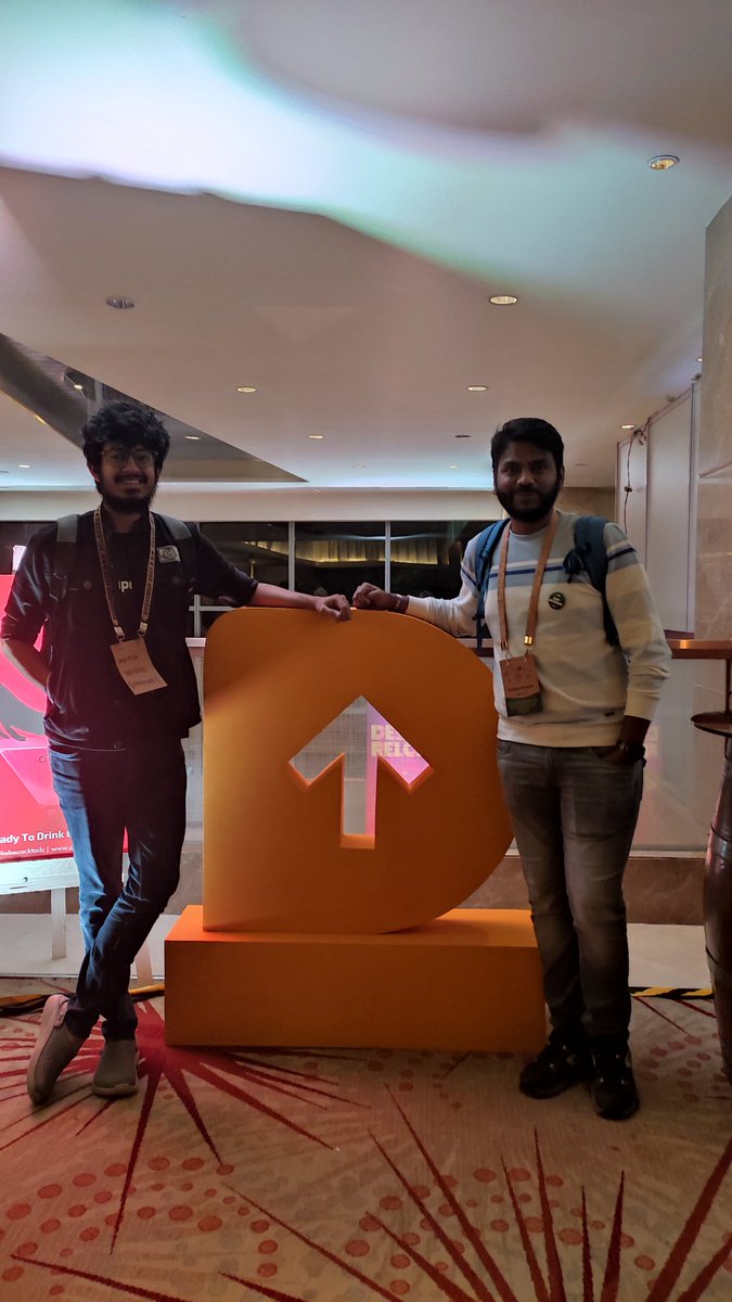BehereBaba's tweet image. Me: "What's the objective of coming here?"

Dinesh: "I want to take my brain to places it's not been before"

Super glad I could connect with @thedosaboy today

#NetworkIsNetWorth #DesignUp22