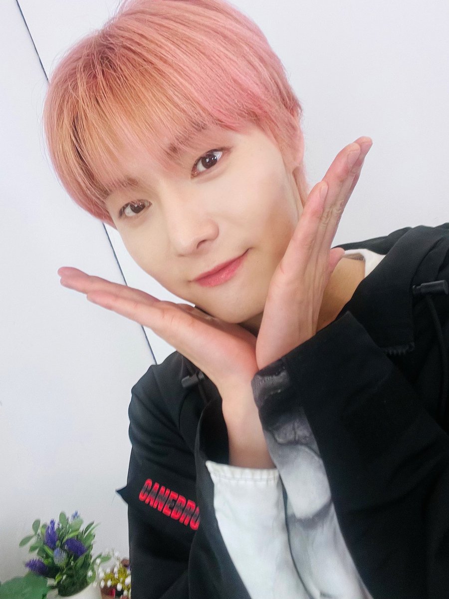 YonghoonBR's tweet photo. [#YONGHOO] YongEspada e KangEscudo 2❤ https://t.co/MYhdj3d4Ev