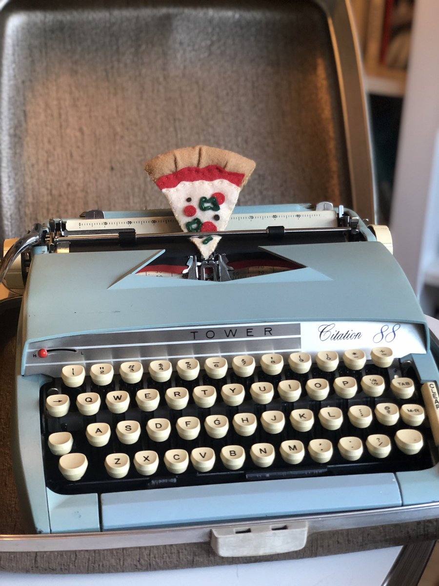 MandyNadyne's tweet photo. This looks like my pizza typewriter logo on my website, but finding this at a garage sale yesterday was a highlight (obviously the felt pizza was not included). 🌈💙 🍕 https://t.co/IVEe8T0IC9