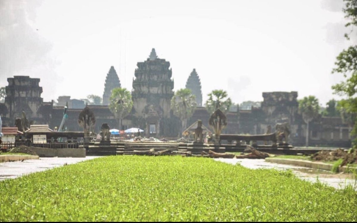MomTrafalgar's tweet photo. The amazing temples of Bayon and Angkor Wat during her rainy season #Simplytrafalgar #Cambodia #angkorwat #bayon #Angkorthom https://t.co/VEXLjKNHBE