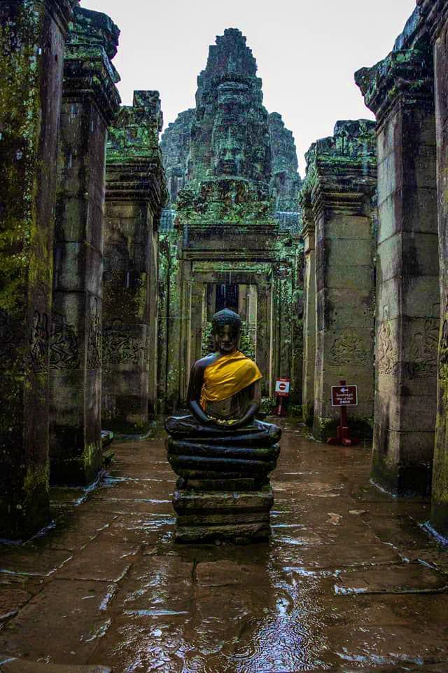 MomTrafalgar's tweet photo. The amazing temples of Bayon and Angkor Wat during her rainy season #Simplytrafalgar #Cambodia #angkorwat #bayon #Angkorthom https://t.co/VEXLjKNHBE