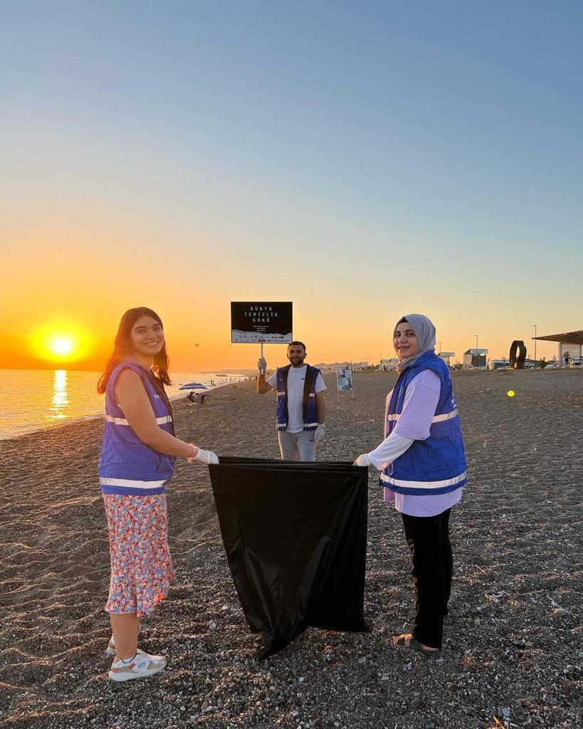 kasapoglu's tweet photo. Başka bir gezegen yok!🌎

#17EylülDünyaTemizlikGünü’nde onbinlerce gönüllü gencimizle daha temiz bir dünya için sahadaydık.🏃‍♂️ https://t.co/CgKO5Jbir3