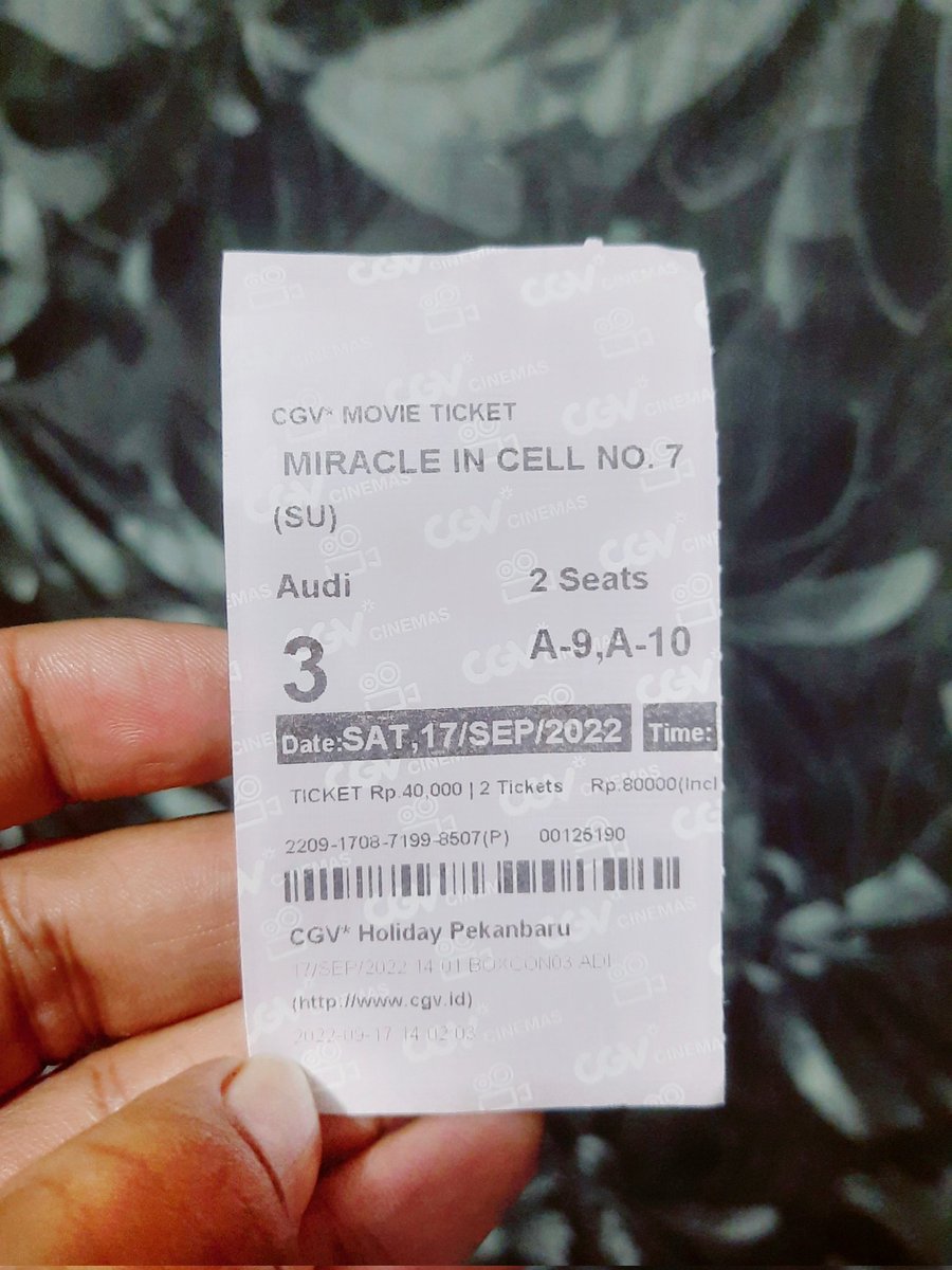 gunawantrian's tweet photo. Sebenernya tadi pas nonton pengen nangis yg meraung2 gitu tapi malu, jadinya terisak2 sambil meler deres aja mana gak punya tissue. #MiracleInCellNo7 https://t.co/uYvr71xc7P