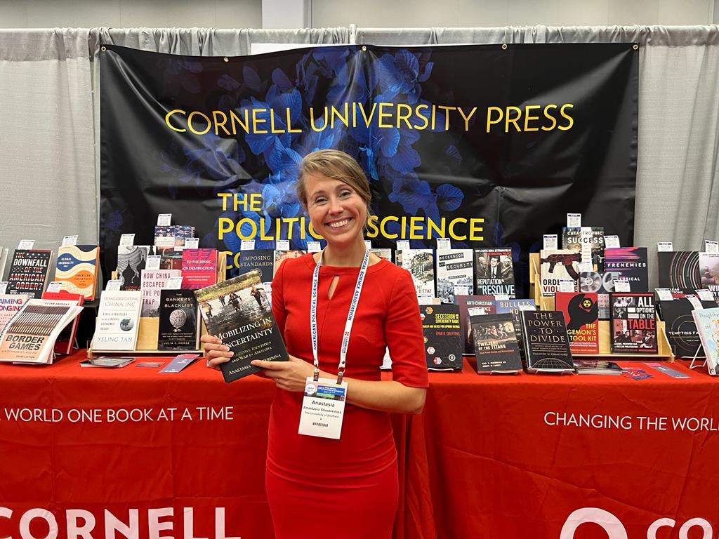 Today Mobilizing in Uncertainty was co-awarded the Charles Taylor Book Award @InterpretiveMM @APSAtweets and I finally got to see the book exhibited in-person @CornellPress #APSA2022. /1