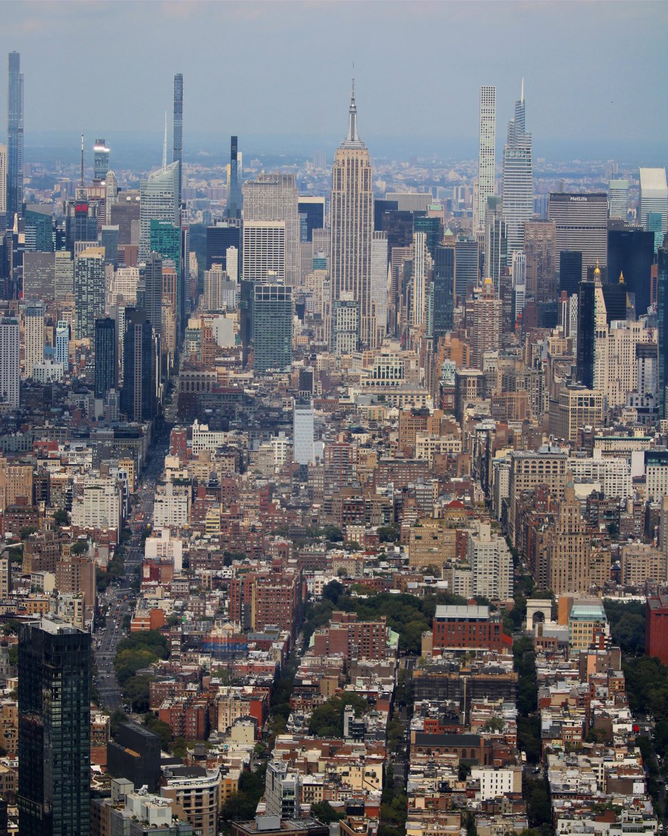 LewisFordphotos's tweet photo. An urban adventure
#photography #landscapephotography #cityphotography #urbanphotography #skylinephotography #newyorkphotography #nycphotography #concreatjungle #urbanjungle #skyscraper #skyscape #cityscape #buildings #empirestatebuilding #oneworldtradecenter https://t.co/GLXiGullOt
