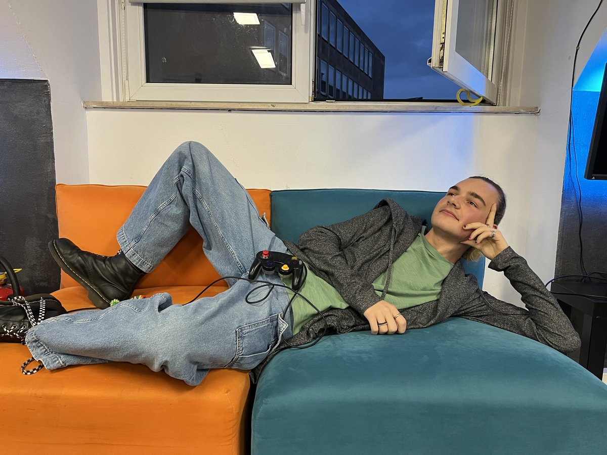 Kuberdrag's tweet photo. #VirtuaWeekly #127 (6 👥 @VirtuaLoungeBS)
🏅Ult: @Judas_Edge
🥇Melee: @King_SSBM (Natürlich)

Süße Round Robin Runde welche unser stylo @Judas_Edge komplett rasiert hat!
Von Tales inspiriert wird nun der Kopf in Smash genutzt, merkt man.

Bracket: https://t.co/KUqlTjbs15 https://t.co/qvmzb8Pqi5