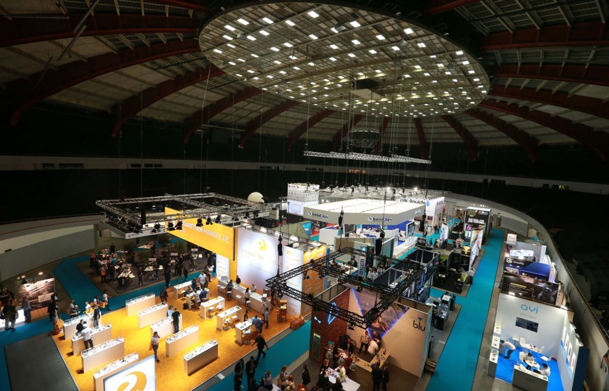 VdeH_Verband's tweet photo. #InterTabac: Der VdeH bedankt sich beim Team der @messe_dortmund für eine informative, inspirierende und erfolgreiche Messe. Die gesamte Branche und auch der VdeH haben sich gefreut, dass nach so langer Zeit wieder persönliche Treffen auf der #InterTabac2022 stattfinden konnten. https://t.co/KMhIk1adEp