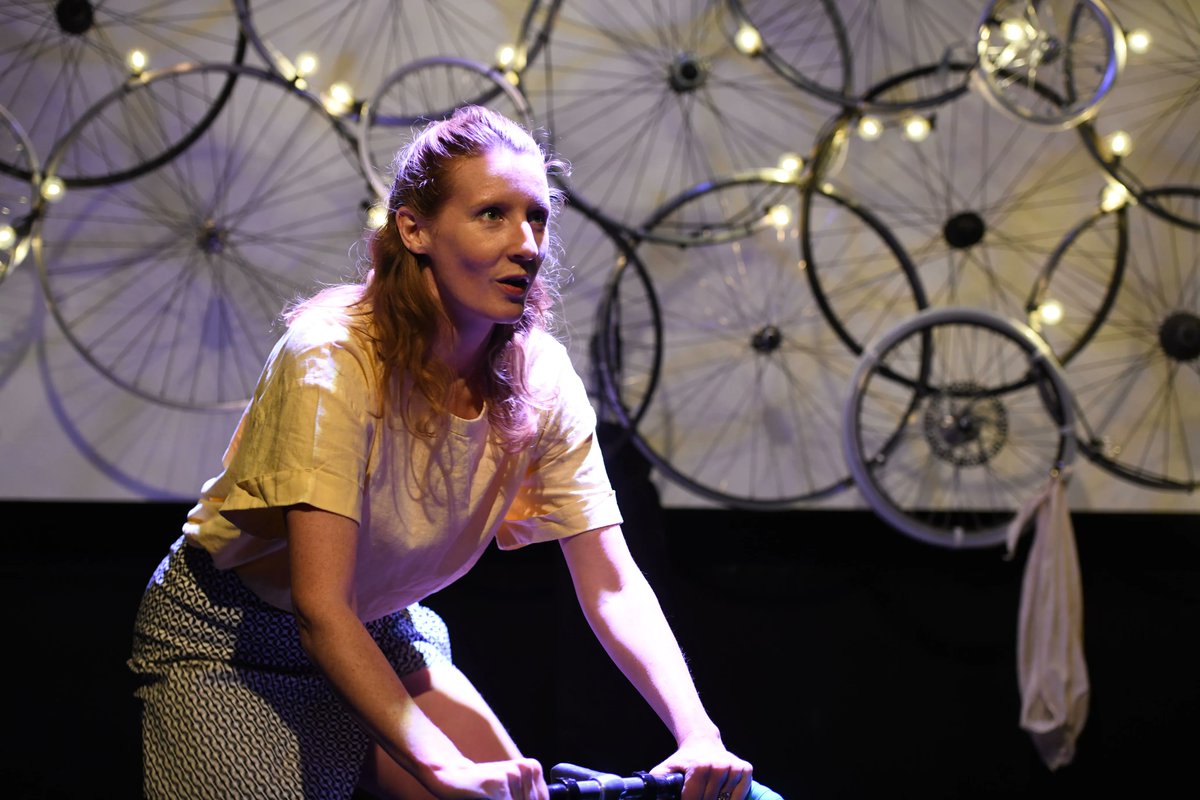 The Look, No Hands team are off to <a href="/OxfordPlayhouse/">Oxford Playhouse</a> studio next week. This is the last chance to catch the show live this year! If you missed us at the Fringe, saddle up and join us on 21st and 22nd Sept. Book here

buff.ly/3eQZUuB