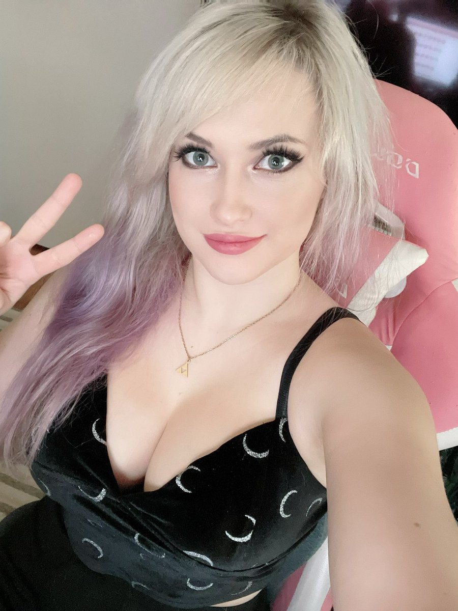 Natalia_Kat_'s tweet photo. I think this is the earliest I’ve ever streamed! My first subathon is starting and I’m so excited 😳 Live now at https://t.co/Kg2uKcwg0Q 🖤 https://t.co/Zd7Nh6YEqj