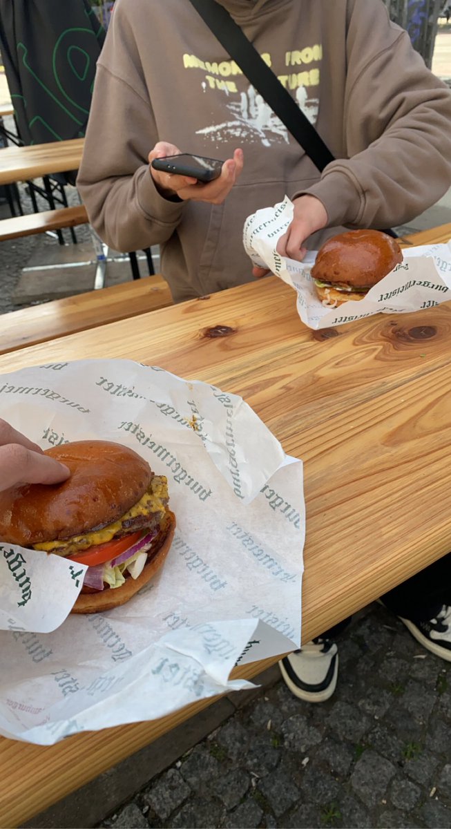Paar Burgies reinsneaken🍔
