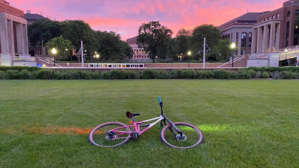UMNAlumni's tweet photo. Evening Purple Skies π
#UMNProud #UMNCampus #SaturdayView #SaturdayViews #UMN #Minneapolis
Photo Credits: @the_blanderson https://t.co/0yLSiuemh2