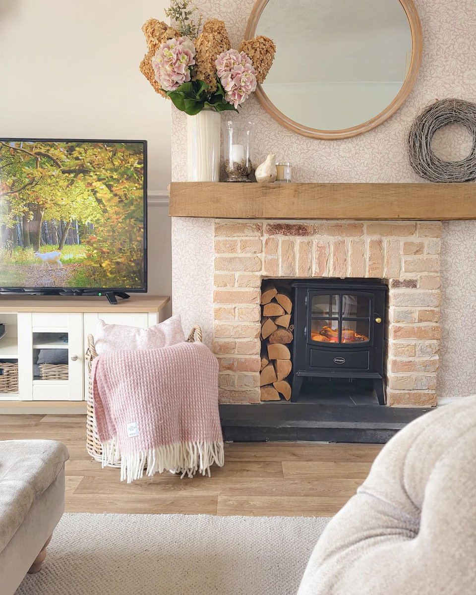 We can't get enough of your cosy living room fireplace @mrsnhome
.
.
.  
#brickslips #bricktiles #homeinspodaily #pimpupmypad #itsahomeaffair #thehomeedit #myrevampreveal #rockmyhomestyle #homestylemasters #spotmyhouse #myrenovatedreality