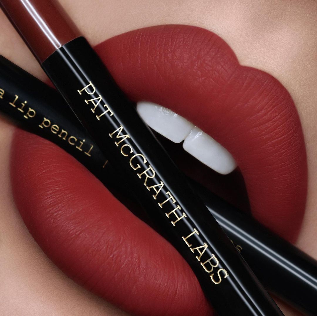 patmcgrathreal's tweet photo. POUT PERFECTION 👄👄👄 Matte and utlra-pigmented – @claremacmua doused her lips in Mother’s #MatteTrance Lipstick shade ‘FLESH 5’ — a mahogany rose #PairedByPat with Permagel Lip Pencil in ‘MANHATTAN’. ⚡⚡⚡ Get the combo now at https://t.co/YbyGE7Ocgf and @Sephora https://t.co/WaweAxgoni