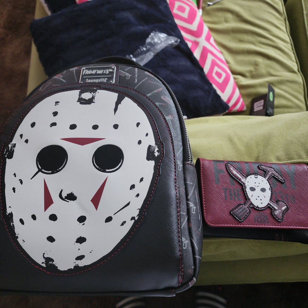 PastryGodd3ss's tweet photo. Perfect day to debut these beauties! Yes they glow in the dark too! #loungefly #FridayThe13th #jason https://t.co/dPRI6sPbXb