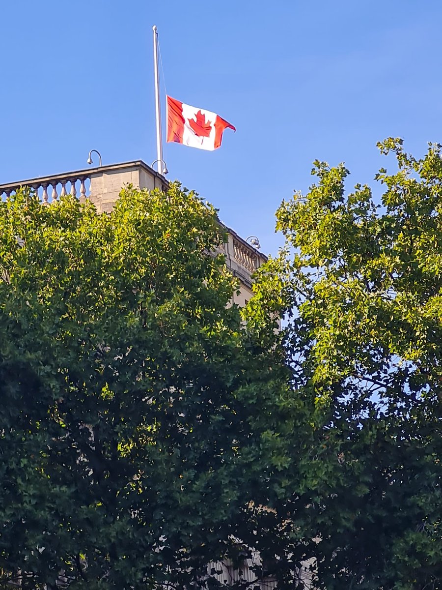 JanMFarrell's tweet photo. #canadahouse #london #QueenElizabethll  #respect #QueenElizabethll https://t.co/j0QuUCTOz1