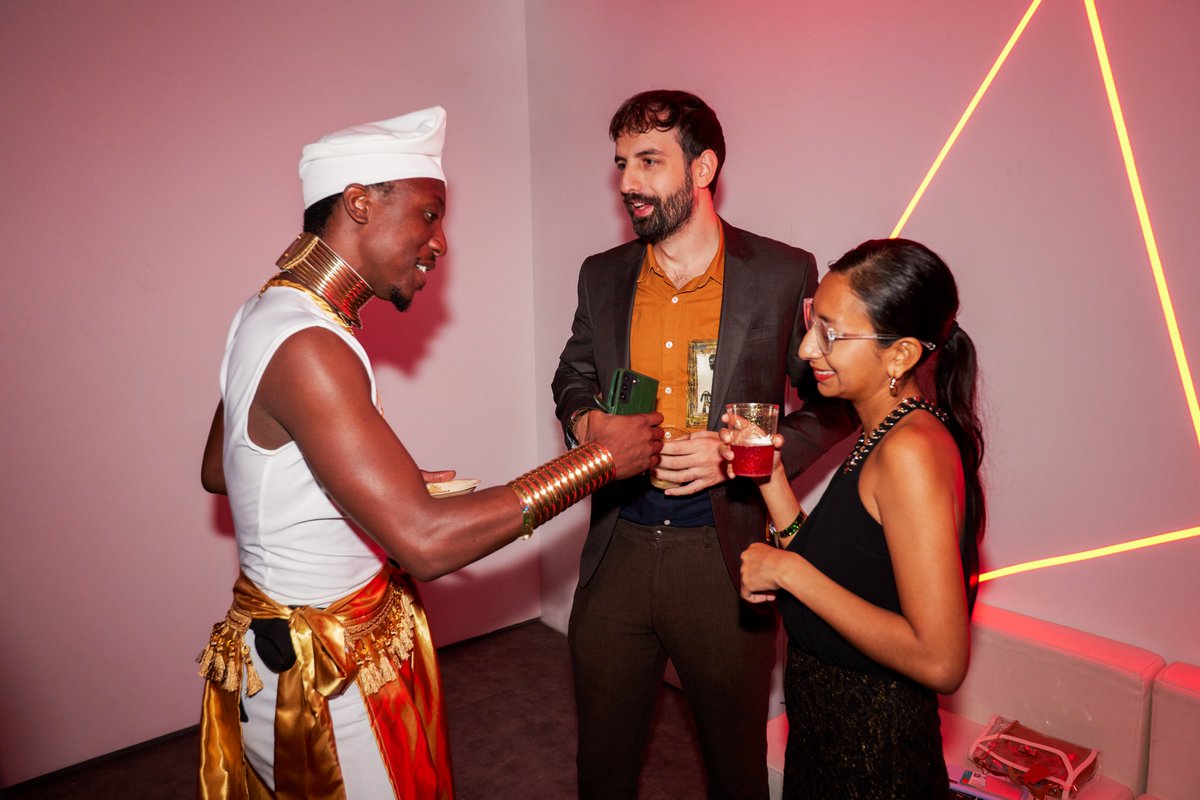 IconGirl tweet media