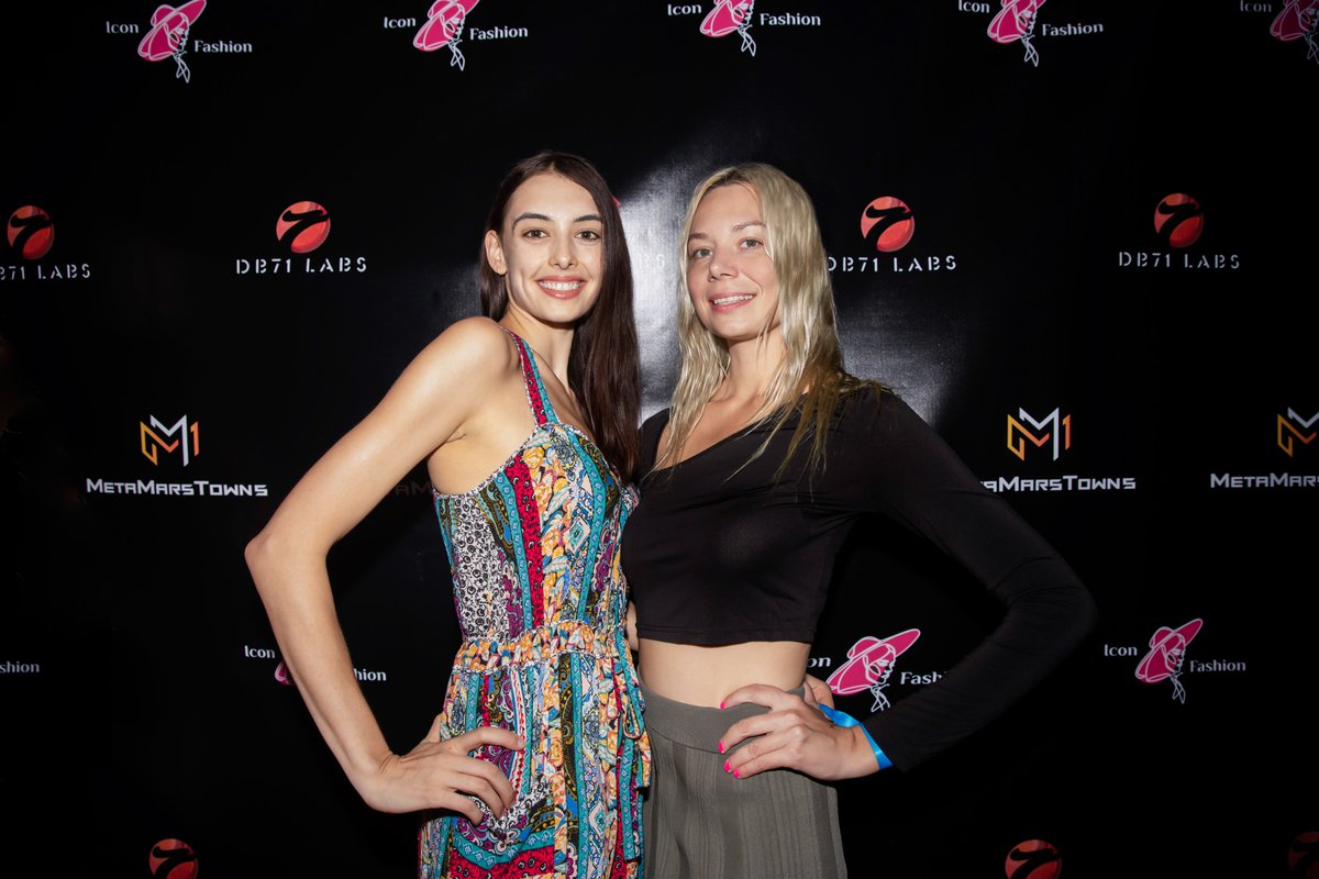 IconGirl tweet media