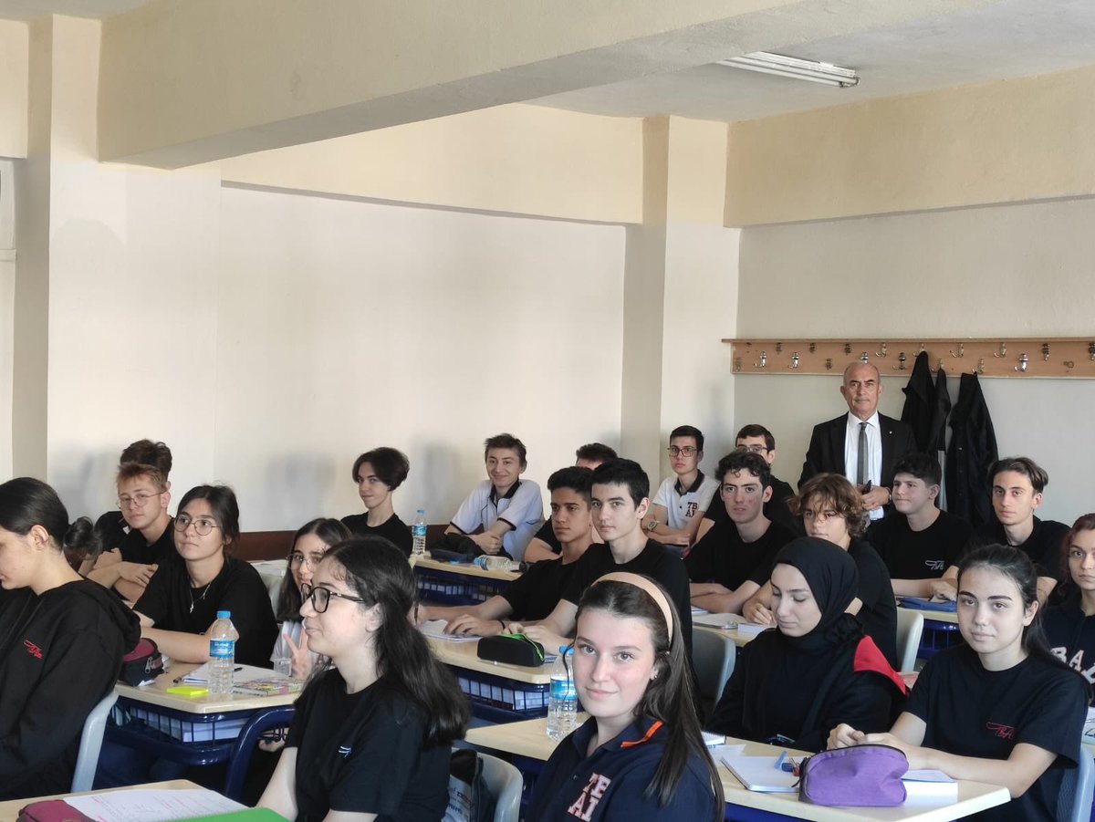 tbal55's tweet photo. Teşekkürler 11-G sınıfı. Herkes forma ile çok daha güzel!.. https://t.co/vPJK7NvfvV