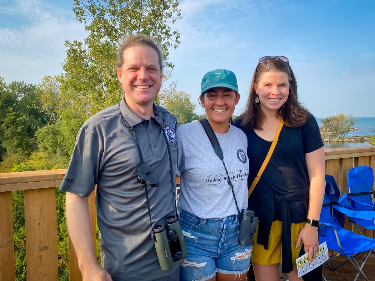 DMennill's tweet photo. A great morning at the Festival of Hawks at Holiday Beach: harriers, sharpies, eagles... and a huge scold of Blue Jays.
My favourite part: hanging out with lab alumna and Hawk Counter @NShangi in-person, after 3 years of virtual meetings.
Thanks @HolidayBeachMO &amp; @essexregionca! https://t.co/brdOIVeec7