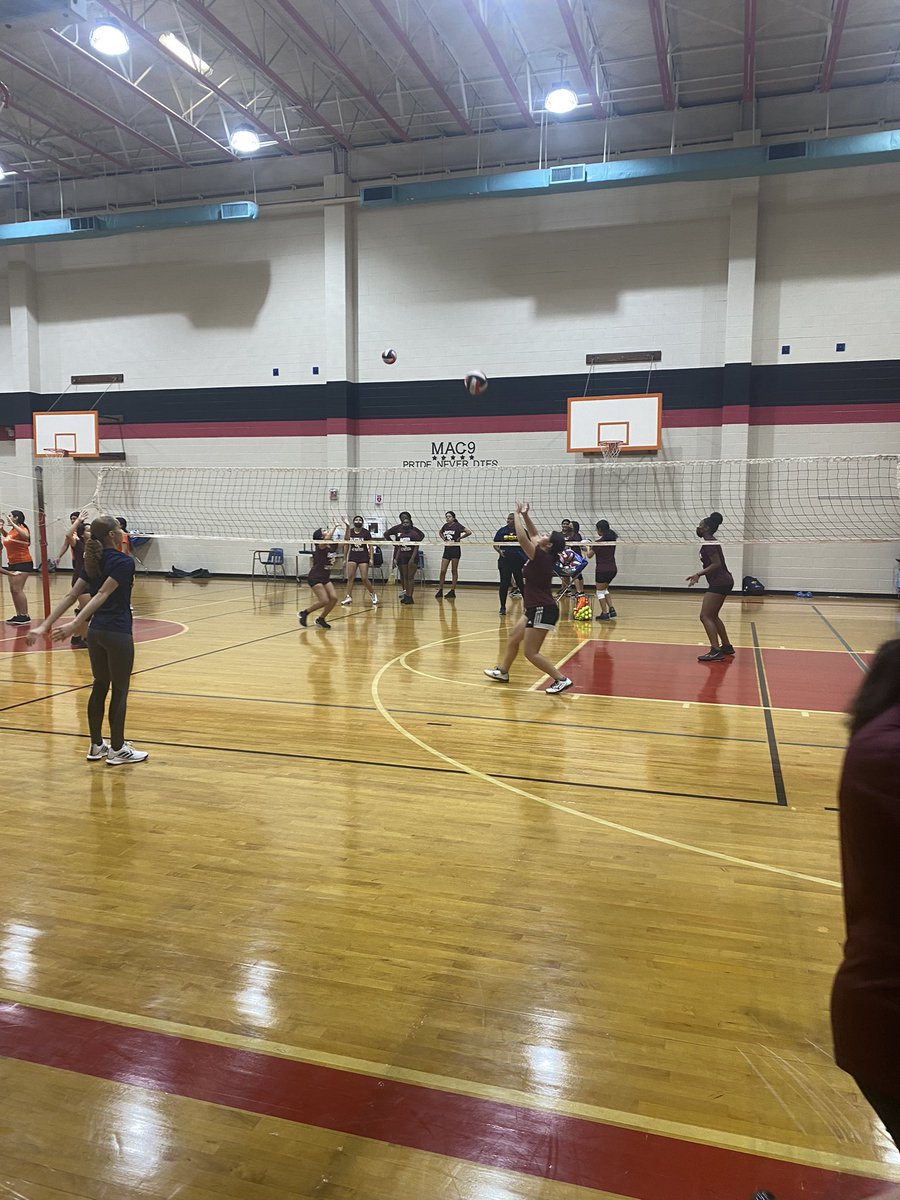 MrViltzMEd's tweet photo. @BigGladyVB Working on skills on a Saturday! Hard work and Dedication! 💪🏽🏐🔥@Grantham_AISD #BuildingBridges #AldineConnected #AldineConnectado https://t.co/ttLCyFxHfm
