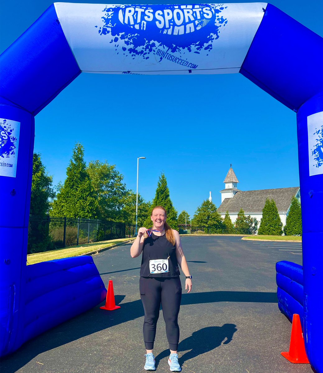 fun little 10K @DiscoveryParkUC getting ready for the St. Jude half. Thanks @UTMSoftball @UTMCareer for all the cheers along the way 💙🥉

link in bio to donate #StJudeHero