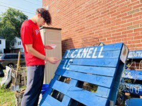 This is our WestPotomac volunteer at our Garden Cleanup. Didn’t want to forget you! Artist extraordinaire!  <a href="/theWPboard/">West Potomac HS (we/they/them)</a>  <a href="/PTABucknell/">Bucknell Elementary PTA</a> <a href="/BucknellElem/">Bucknell Elementary</a>