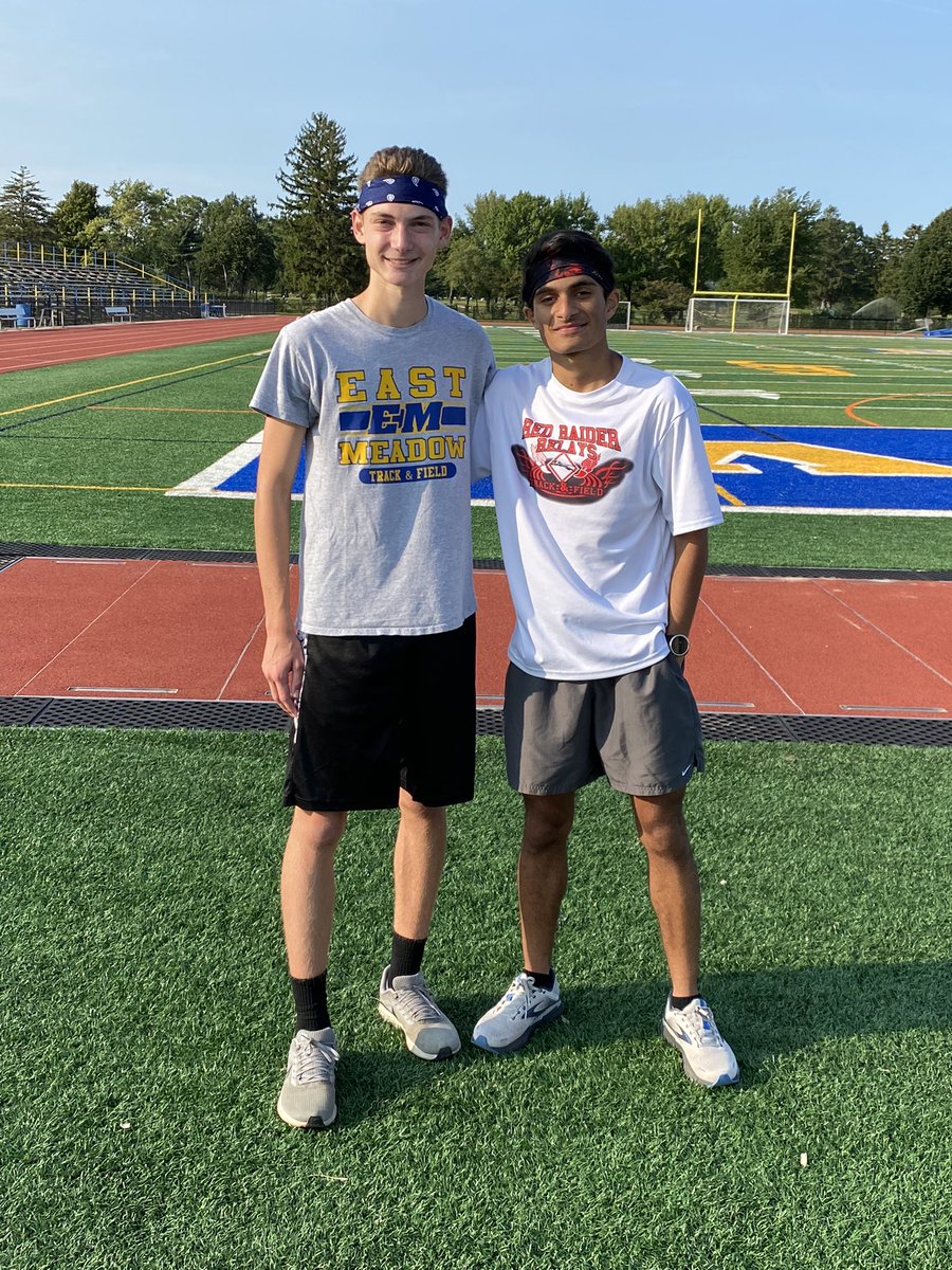 EMXCTF's tweet photo. 🫡 CAPTAINS ANNOUNCEMENT 🫡
Our Captains on the boys’ side for this Cross-Country season are seniors Danny Lindow and Sameer Grewal! #FrontOfThePack https://t.co/bpphv5kcfb