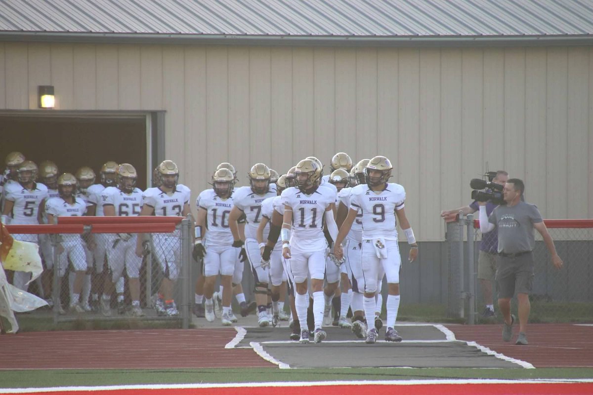 NHSFB_'s tweet photo. Nothing beats those Friday night lights!

Last night 📸

#Warriors⚔️ | #hounded https://t.co/nlPMO3jRrh