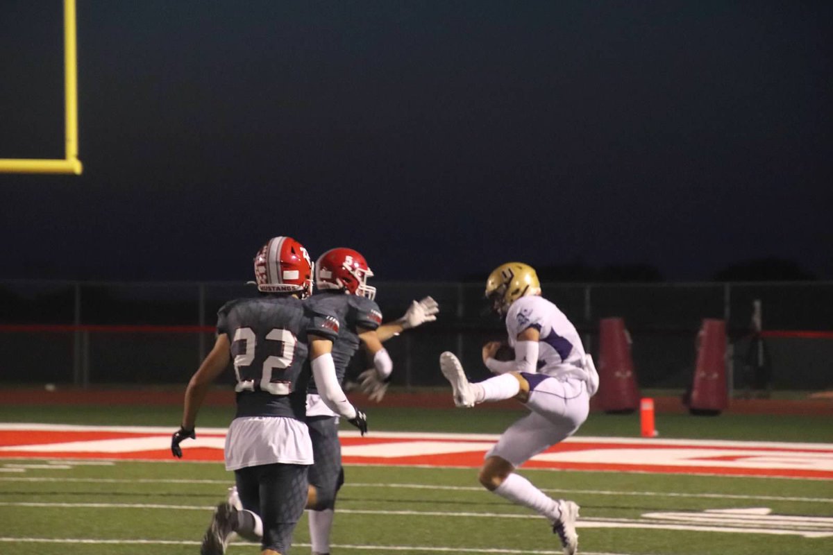 NHSFB_'s tweet photo. Nothing beats those Friday night lights!

Last night 📸

#Warriors⚔️ | #hounded https://t.co/nlPMO3jRrh