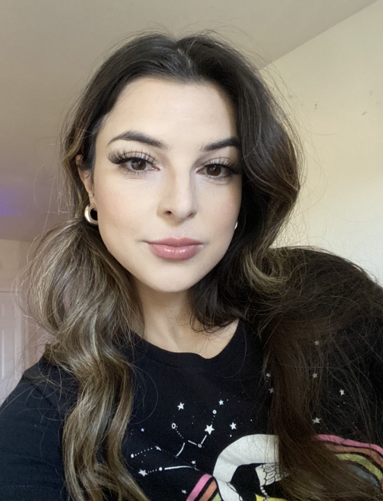 Phoebe Queen’s pics and videos