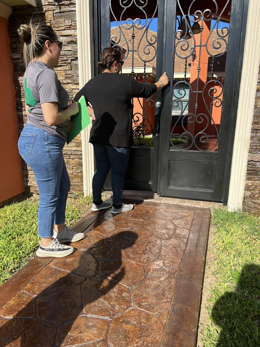 DalethJuarez's tweet photo. Principal, Counselor, LIFE Coach, Clerk, Science Lab Teacher/PR, &amp; one of my future Eagle @PSJAGuerraElem participating at today's Countdown to Zero! @PSJAISD #GuerraLIFE #LIFEisgoodatGuerra #PSJALIFE https://t.co/zSJf33zOm5