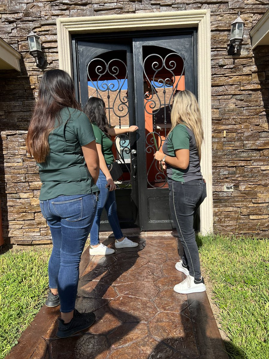 DalethJuarez's tweet photo. Principal, Counselor, LIFE Coach, Clerk, Science Lab Teacher/PR, &amp; one of my future Eagle @PSJAGuerraElem participating at today's Countdown to Zero! @PSJAISD #GuerraLIFE #LIFEisgoodatGuerra #PSJALIFE https://t.co/zSJf33zOm5