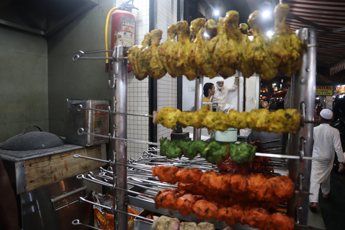 ZCookhouse's tweet image. Only for Mughlai Lovers _new video out youtu.be/VT1iyPWwkCk @ChinesNGrill #mohammedaliroad #mumbaistreetfood #indianstreetfood #zainabcookhouse #youtubechannel