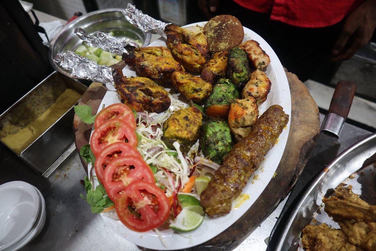 ZCookhouse's tweet image. Only for Mughlai Lovers _new video out youtu.be/VT1iyPWwkCk @ChinesNGrill #mohammedaliroad #mumbaistreetfood #indianstreetfood #zainabcookhouse #youtubechannel