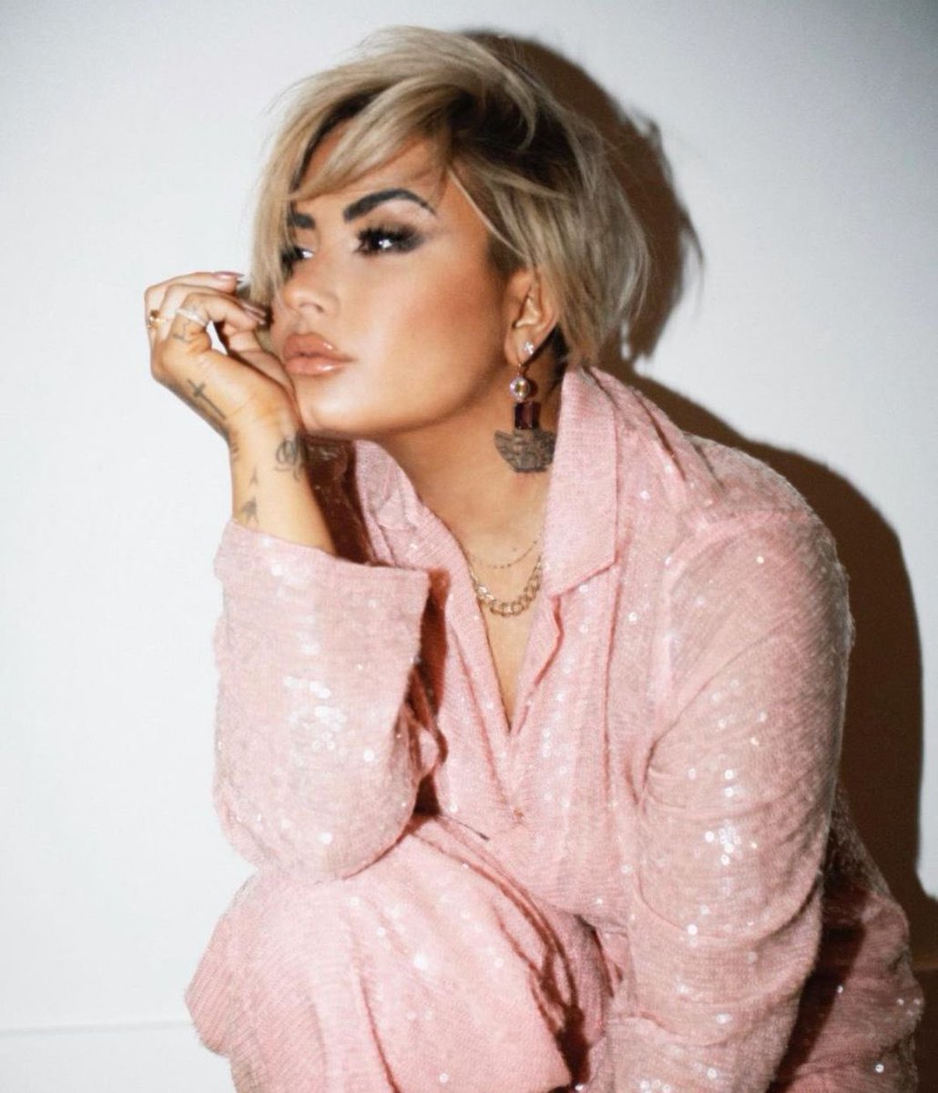 LucasDtrn's tweet photo. 🫧☁️
#lovatics #HolyFvckTour #HOLYFVCK #dancingwiththedevils #theartofstartingover #dwtdtaosto #demilovato #ddlovato @ddlovato https://t.co/wbmcn6tQyX