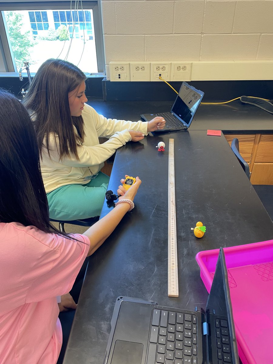 LisaJohnson616's tweet photo. Students in Mrs. Frohnhoefer and Mrs. Hinojosa class are having fun learning about the rate of change. ⁦@SachemHSNorth⁩ https://t.co/tDzgYmAaEg