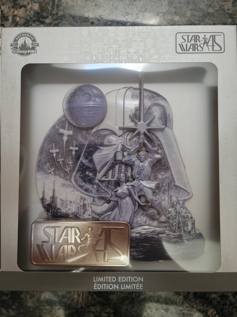PinTraderFjorg's tweet photo. Check out this amazing #disneypin featuring #StarWars it has 4 pin backs to pin it up or a tilt stand to shelf display it. Thank you @russrichardsart for picking this up for me. https://t.co/52qFxJrhJH