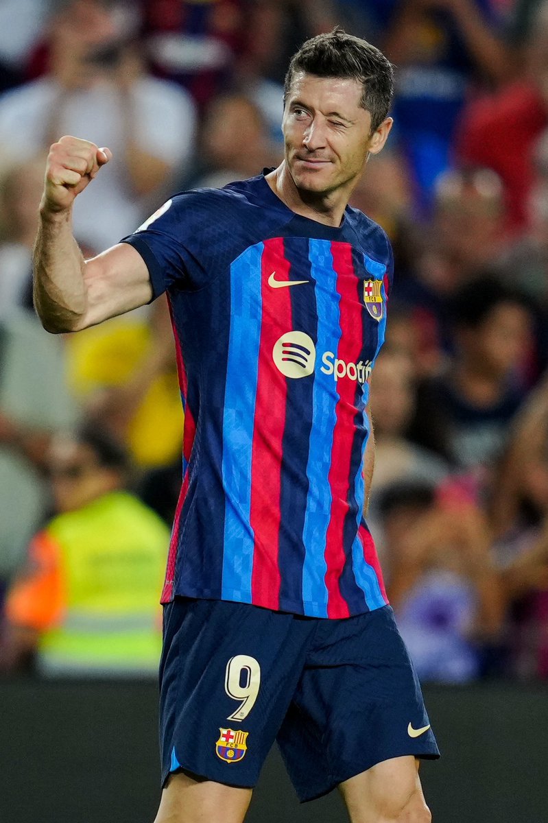 Erling Haaland : 14 buts en 9 matchs
Robert Lewandowski : 11 buts en 8 matchs

Le duel à distance entre ces 2 machines est toujours aussi intense. 🤖🥵