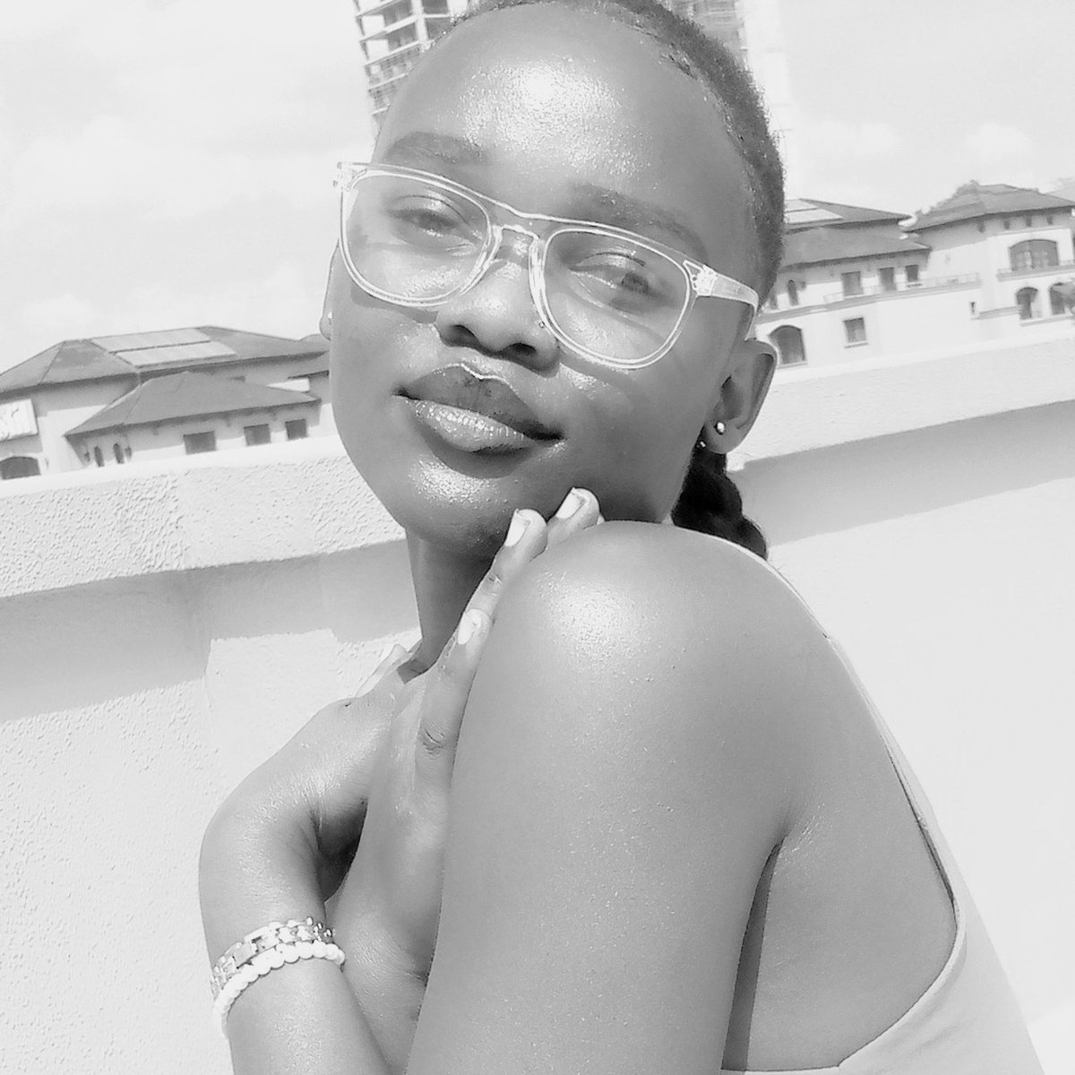 EvaApio's tweet photo. #NewProfilePic https://t.co/uU2Ag7jE8A