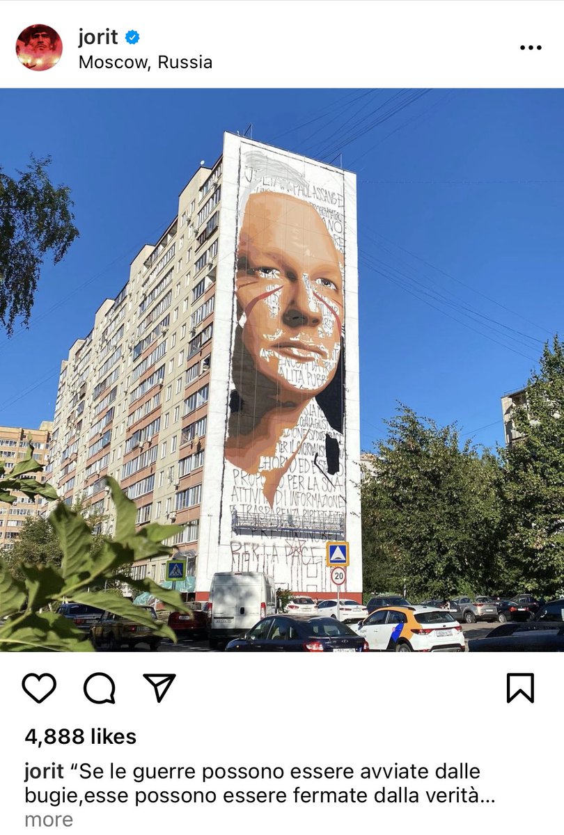 NinaByzantina's tweet image. A giant Assange mural in Moscow by Jorit.