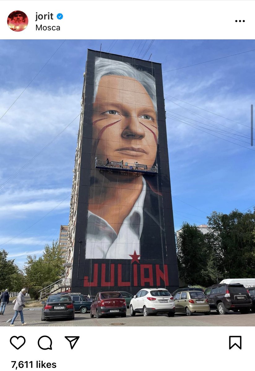 NinaByzantina's tweet image. A giant Assange mural in Moscow by Jorit.