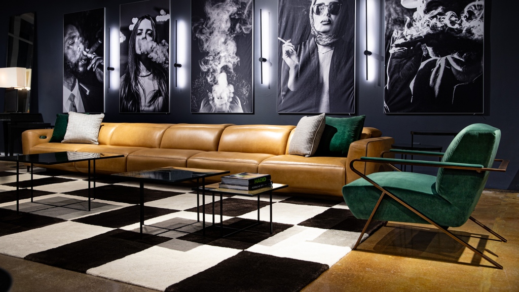 Bombshell alert! 💣️ The Turin of the Style in Motion I-Series and the Oscar club chair are two vintage silhouettes that pair together effortlessly. Sleek, low shapes set the mood for a swanky, conversational space. l8r.it/Flyx