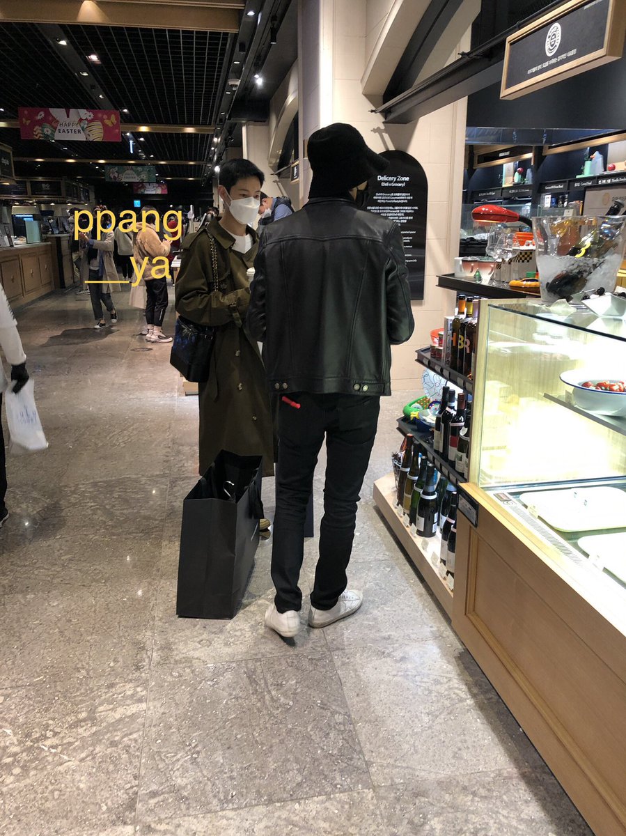 : มีเงินสดปะ 
: มี เอาเท่าไหร่