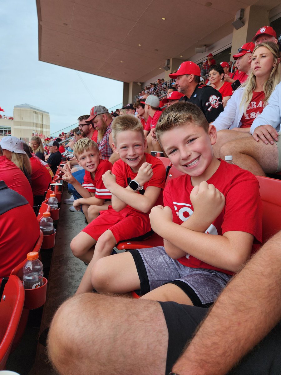 drweswhitten's tweet photo. #Huskers #HuskerNation #huskerpower #GBR https://t.co/F9J5qhl736