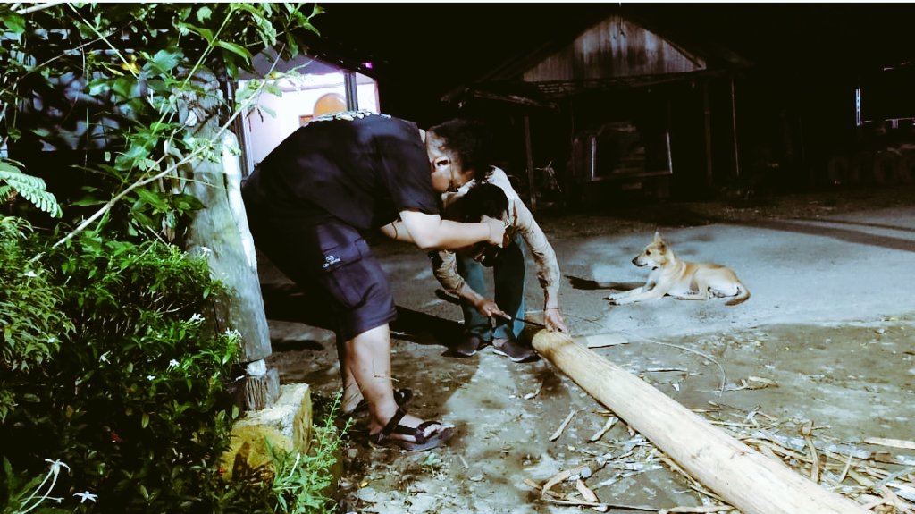 Tunggu yah... Proses lengkapnya pembuatan kulit kayu hingga menjadi barang siap pakai