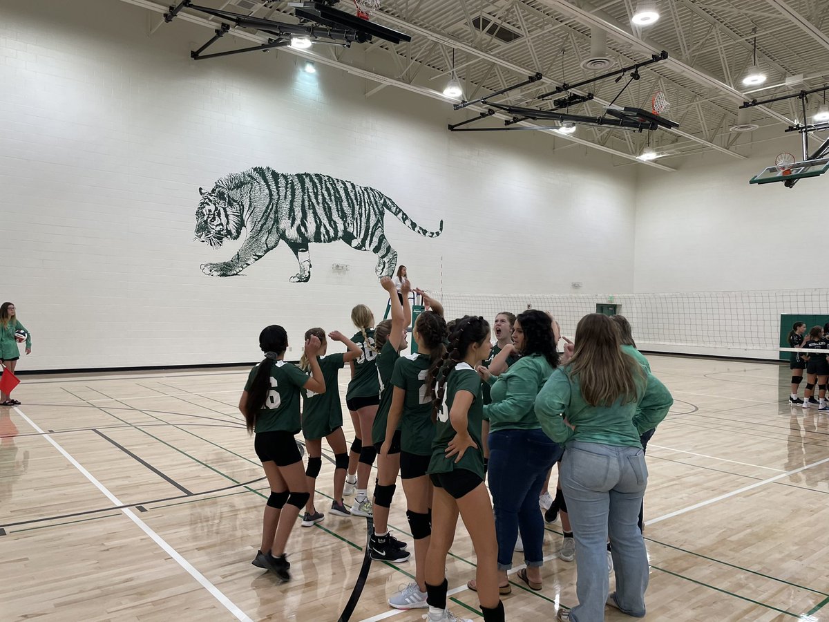 LMS_AP22's tweet photo. 7th grade volleyball right before winning the first game of the day!! #LMS #EverySaberEveryDay #JustBeCool https://t.co/kkXJN4ZN2e